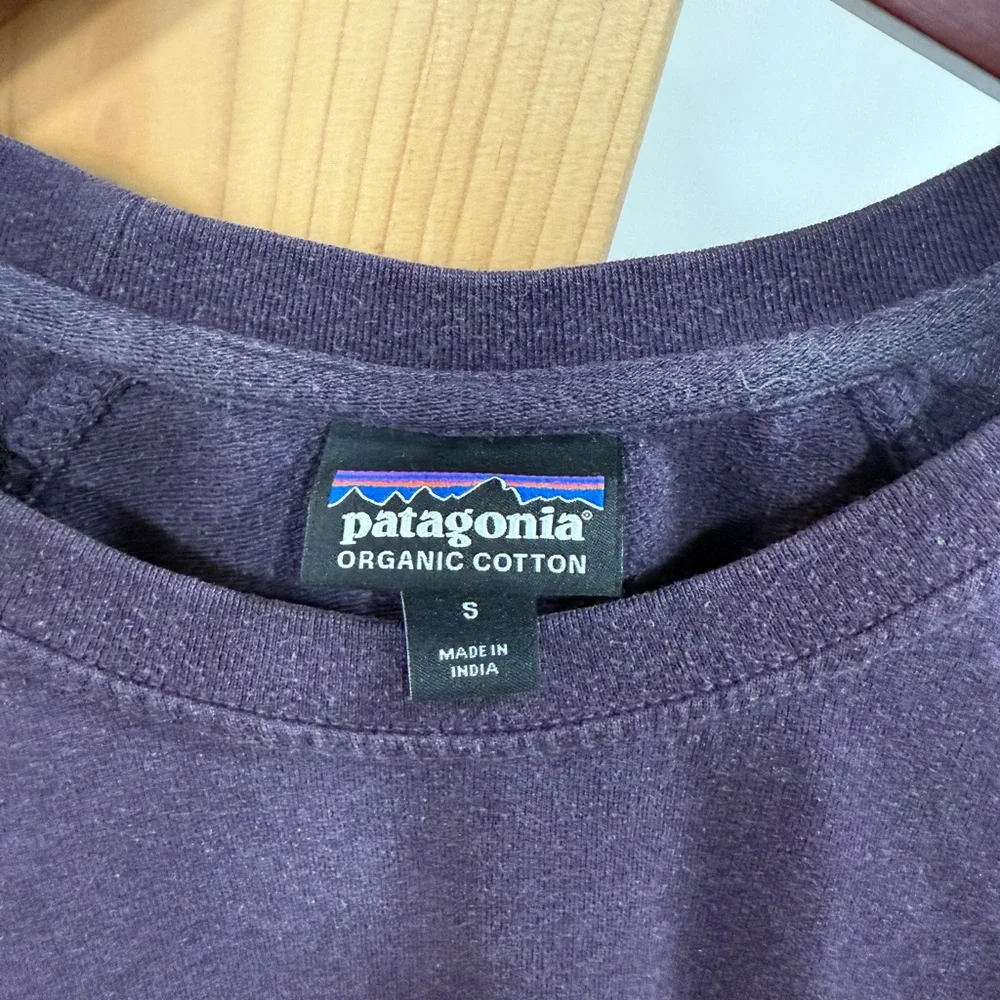 Patagonia Women's organic cotton crew neck in Plum - Picture 3 of 4